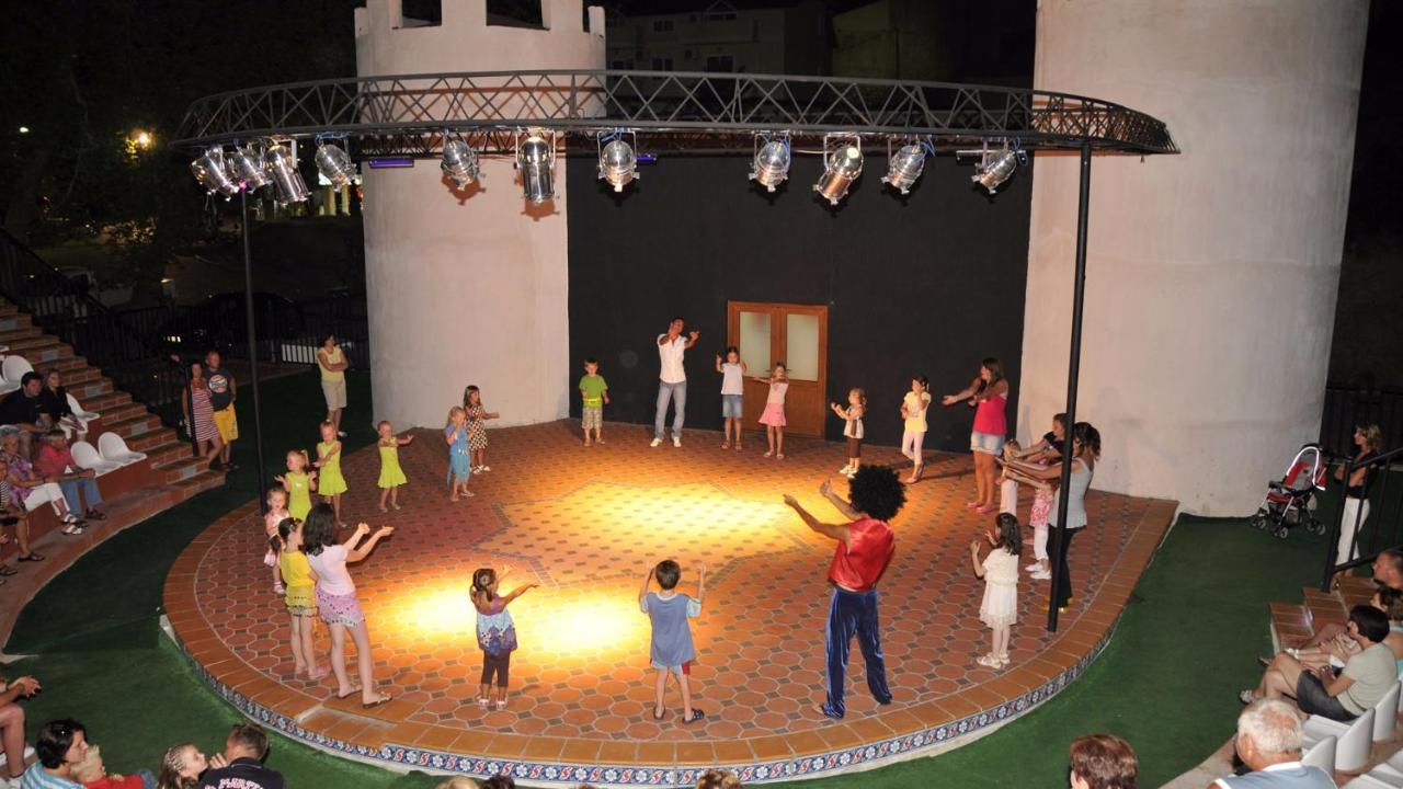 Noxinn Club Hotel Konaklı Extérieur photo